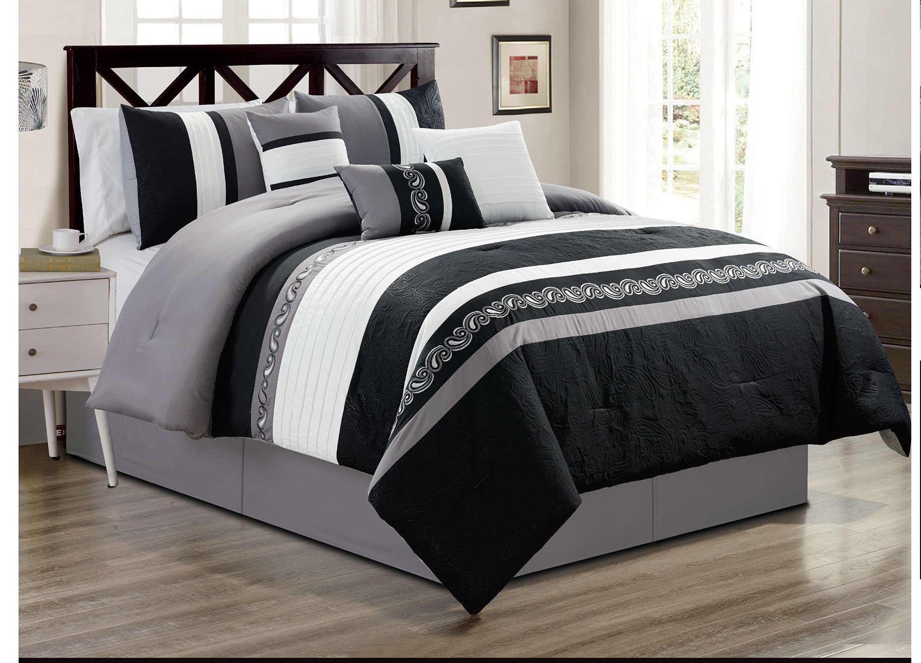 black and white bed set